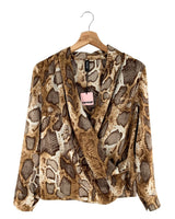 Blusa satinada cruzada