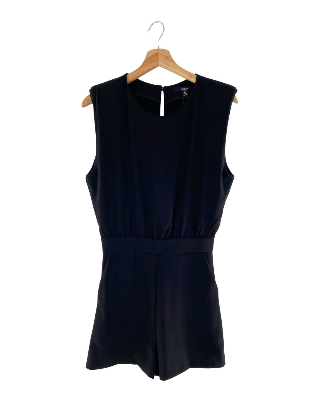 Enterizo sleeveless con escote
