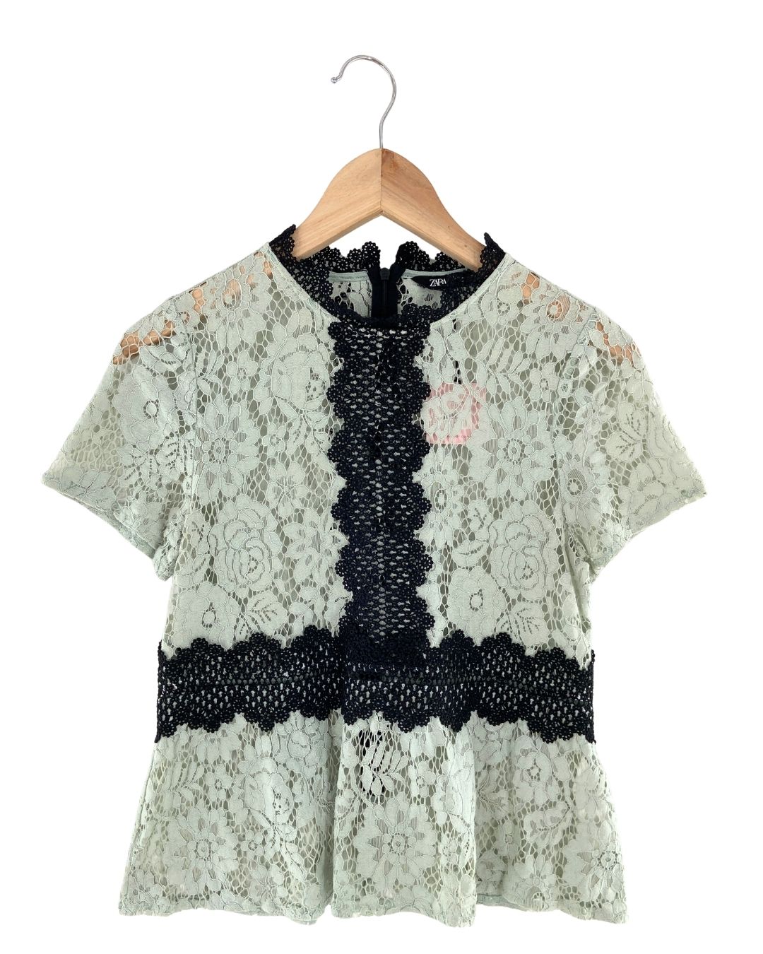 Blusa manga corta en blonda