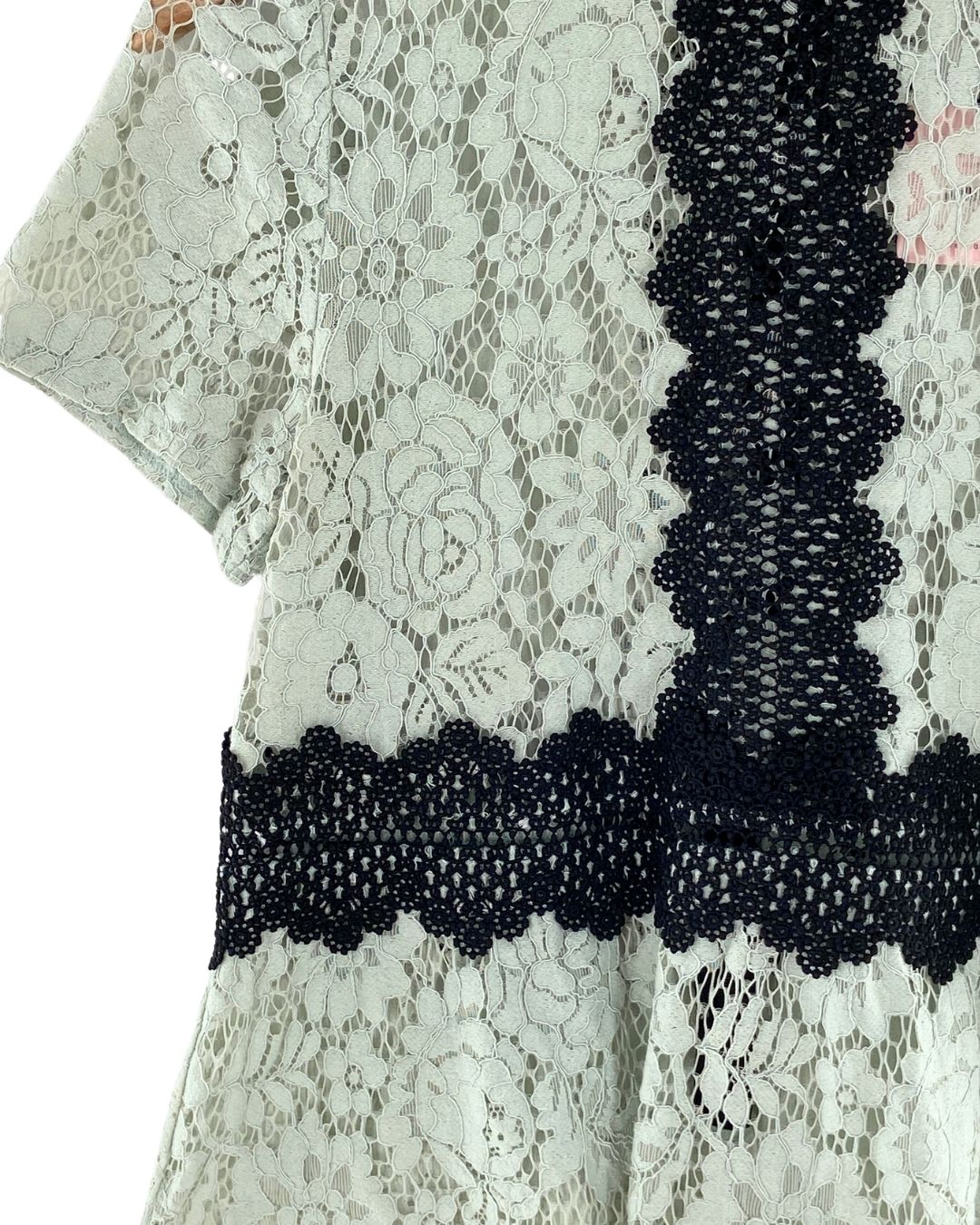 Blusa manga corta en blonda