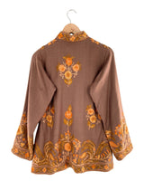 Chaqueta abotonada bordada