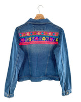 Chaqueta en denim con borlas