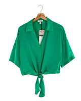 Blusa satinada anudada