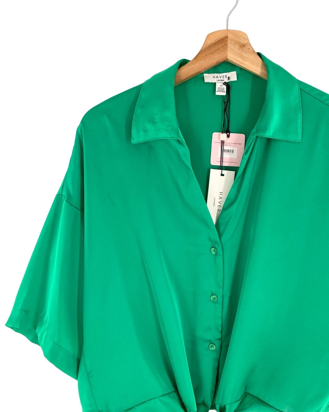 Blusa satinada anudada